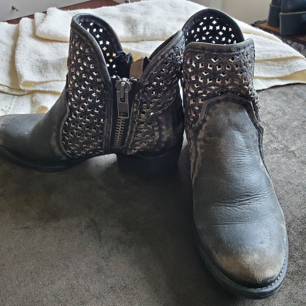 Circle G Cutout Booties